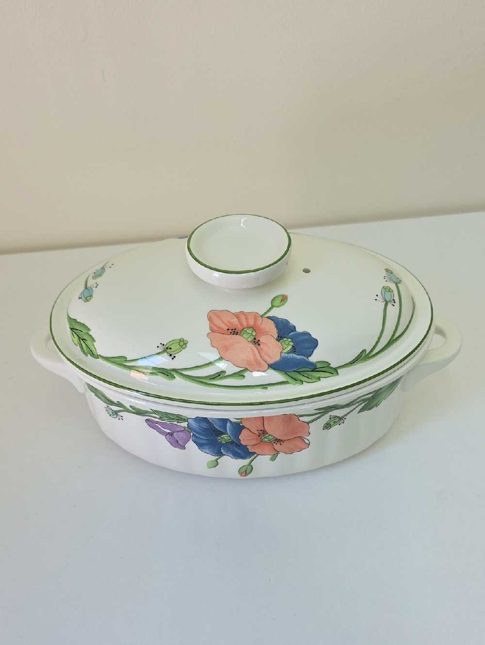 Villeroy & Boch Amapola 2 Quart Ribbed Oval Covered Casserole - Picture 2 of 12
